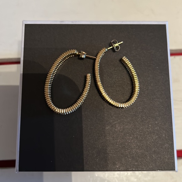 GOLD oval loop earrings with black crystals - Picture 5 of 8